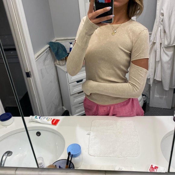 DKNY Cut out top - Picture 2 of 3